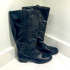 St John’s Bay women’s size 8 boots